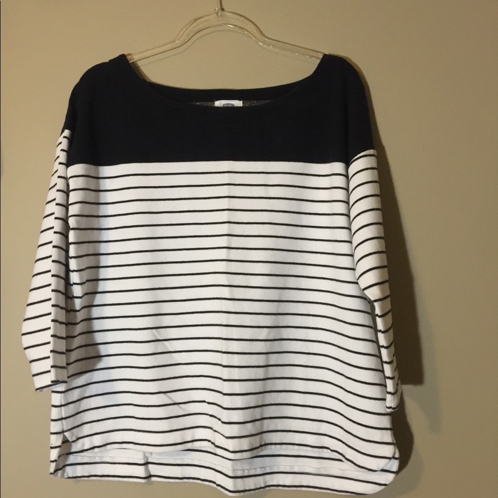 🍁🛍⚪️Old Navy Long Sleeve Shirt⚫️